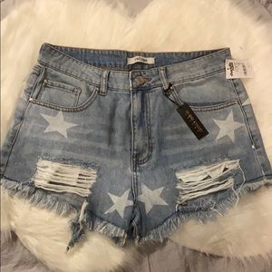BNWTRefuge hi rise cheeky distressed star cut offs